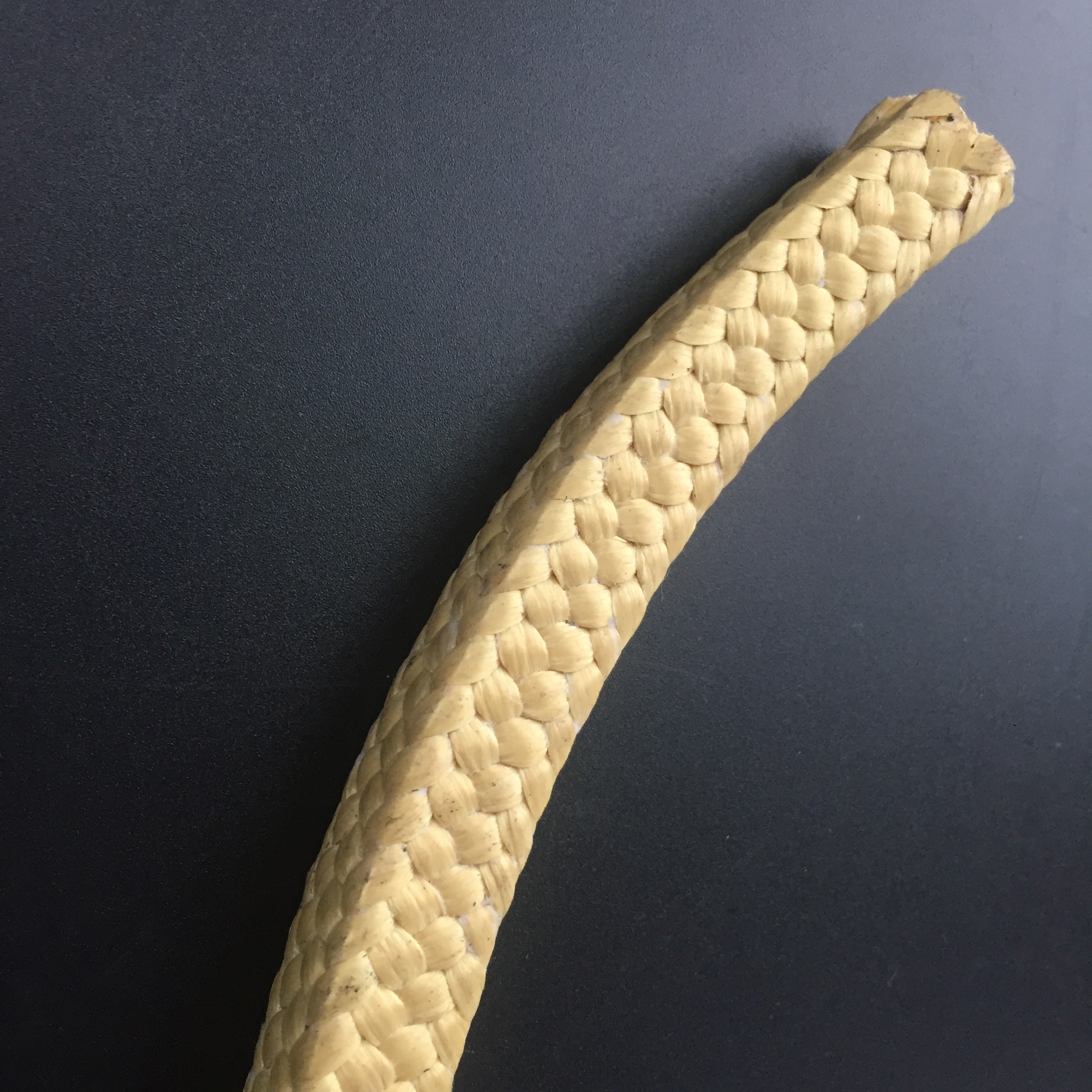 ¿Cuáles son las características del embalaje de fibra de aramida?